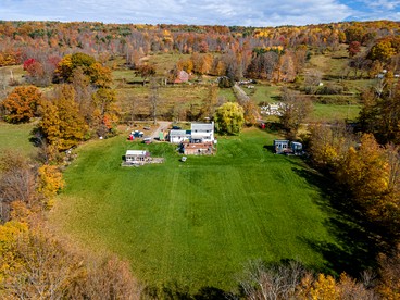 Tiny House with Gorgeous Views in New York, Perfect for Intimate Weekends Away - Preston Hollow, New York - glamping.directory