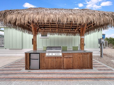 Charming Tiny House Getaway on Family Resort with Pool in Port Aransas, Texas - Port Aransas, Texas - glamping.directory