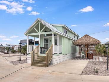Charming Tiny House Getaway on Family Resort with Pool in Port Aransas, Texas - glamping.directory