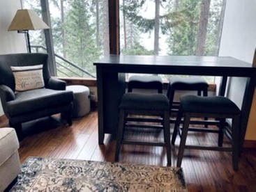 Charming Cabin Rental for Family or Group Glamping Retreats in Coeur d'Alene, Idaho - Coeur d'Alene, Idaho - glamping.directory
