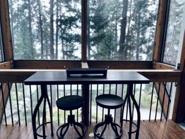 Charming Cabin Rental for Family or Group Glamping Retreats in Coeur d'Alene, Idaho - Coeur d'Alene, Idaho - glamping.directory
