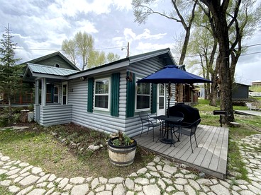 Tiny Cabin Perfect an Individual Escape with BBQ in Riverside, Wyoming - Riverside, Wyoming - glamping.directory