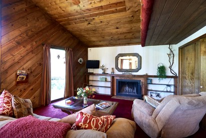 Secluded Cabin Surrounded By Pine Trees in Idyllwild, California - Idyllwild, California - glamping.directory