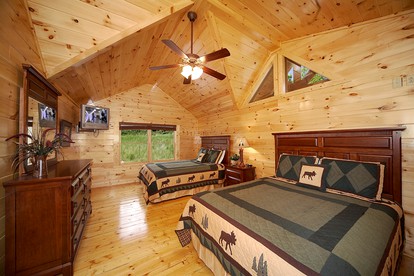 Mountain Magic in Gatlinburg w/ 4 BR (Sleeps 12) - Gatlinburg, Tennessee - glamping.directory