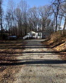 Peaceful Farmstead Cottage with Creekside Views Near Iron Station, North Carolina - Iron Station, North Carolina - glamping.directory