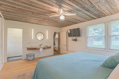 Secluded Lakeside Retreat for Groups near Grand Rapids, Minnesota - Cohasset, Minnesota - glamping.directory