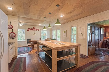 Secluded Lakeside Retreat for Groups near Grand Rapids, Minnesota - Cohasset, Minnesota - glamping.directory