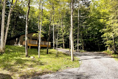 Tranquil Glamping Mountain Getaway: Beautiful Cabin by a Lake in the Adirondack Park in Eagle Bay, New York - Eagle Bay, New York - glamping.directory