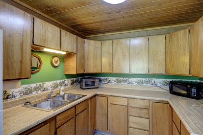 Rustic Cabin with Enormous Backyard and Marvelous Mountain Views in Buffalo, Wyoming - Buffalo, Wyoming - glamping.directory
