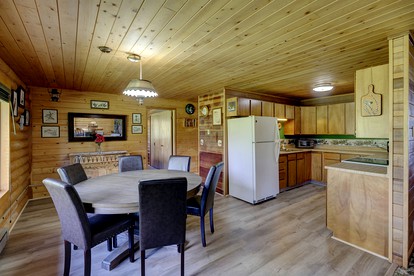 Rustic Cabin with Enormous Backyard and Marvelous Mountain Views in Buffalo, Wyoming - Buffalo, Wyoming - glamping.directory