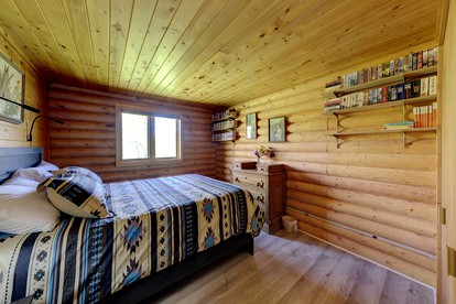 Rustic Cabin with Enormous Backyard and Marvelous Mountain Views in Buffalo, Wyoming - Buffalo, Wyoming - glamping.directory