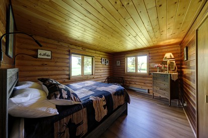 Rustic Cabin with Enormous Backyard and Marvelous Mountain Views in Buffalo, Wyoming - Buffalo, Wyoming - glamping.directory