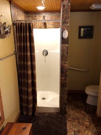 Charming Texas Hill Country Cabin Ideal for a Romantic Weekend Getaway - Pipe Creek, Texas - glamping.directory