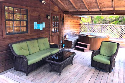 Charming Texas Hill Country Cabin Ideal for a Romantic Weekend Getaway - Pipe Creek, Texas - glamping.directory