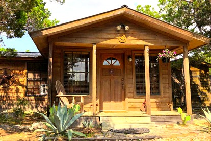 Charming Texas Hill Country Cabin Ideal for a Romantic Weekend Getaway - glamping.directory