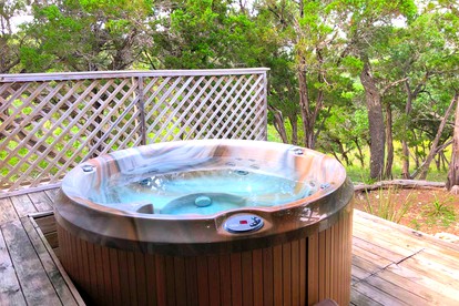Charming Texas Hill Country Cabin Ideal for a Romantic Weekend Getaway - Pipe Creek, Texas - glamping.directory