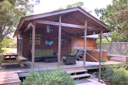 Charming Texas Hill Country Cabin Ideal for a Romantic Weekend Getaway - Pipe Creek, Texas - glamping.directory