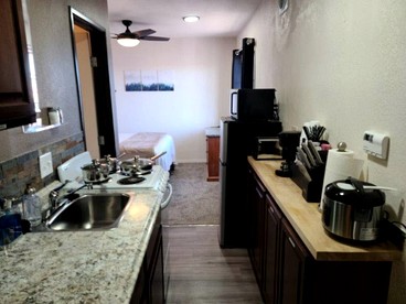 Quiet Adventure Base with BBQ Area & Scenic Nights in Williams, Arizona - Williams, Arizona - glamping.directory