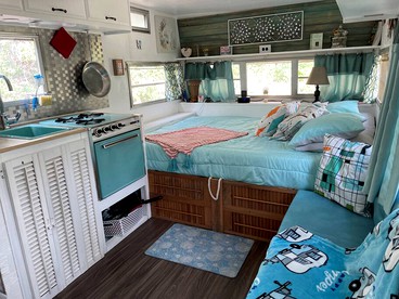 Marble Falls Retro Caravan Glamping: Your Vintage Getaway Awaits - Marble Falls, Texas - glamping.directory