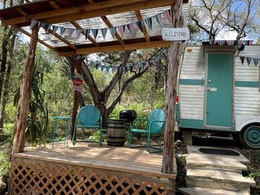 Marble Falls Retro Caravan Glamping: Your Vintage Getaway Awaits - Marble Falls, Texas - glamping.directory