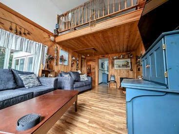 Stunning Waterfront Cabin on Flanders Pond for an Amazing Family Adventure in Sullivan, Maine - Sullivan, Maine - glamping.directory