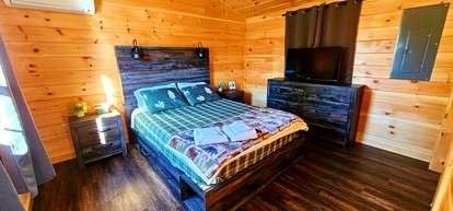 Super Private Cabin with Gorgeous Landscape in Maine - Greenville, Maine - glamping.directory
