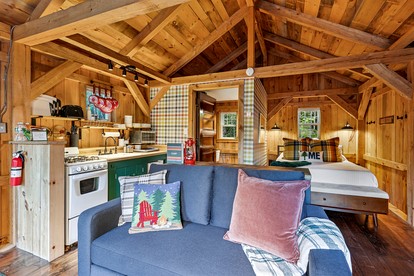 Cozy Woodland Cabin Retreat – Peaceful Escape in Nature in Bethel, Maine - Bethel, Maine - glamping.directory