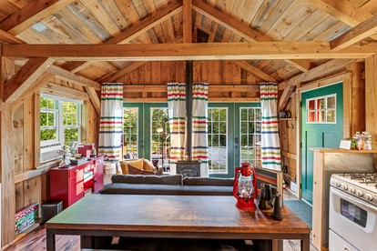 Cozy Woodland Cabin Retreat – Peaceful Escape in Nature in Bethel, Maine - Bethel, Maine - glamping.directory