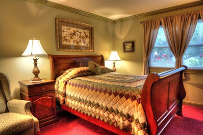 Romantic Bed and Breakfast Rooms in Wine Country Finger Lakes, New York - Penn Yan, New York - glamping.directory