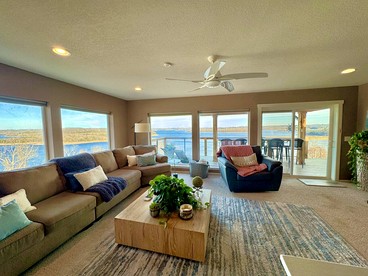 Luxury Lakeview Home with Expansive Two-Level Deck Near Beaver Lake | Rogers, Arkansas - Rogers, Arkansas - glamping.directory