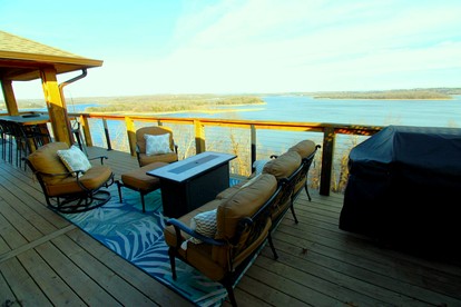 Luxury Lakeview Home with Expansive Two-Level Deck Near Beaver Lake | Rogers, Arkansas - Rogers, Arkansas - glamping.directory