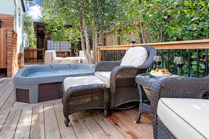 Beautiful Bungalow for Glamping on the Russian River in Guerneville, California - Guerneville, California - glamping.directory