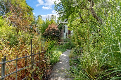 Beautiful Bungalow for Glamping on the Russian River in Guerneville, California - Guerneville, California - glamping.directory