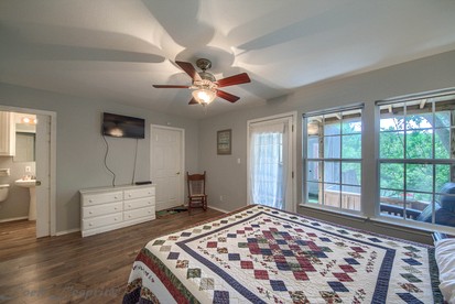 Lovely Cabin with Foosball and Great Views in New Braunfels, Texas - New Braunfels, Texas - glamping.directory