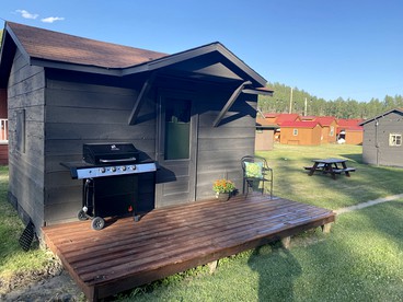 Tiny Cabin with Beautiful Lake Views in Rapid City, South Dakota - Rapid City, South Dakota - glamping.directory