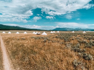Beautiful Accommodation near Yellowstone National Park - Island Park, Idaho - glamping.directory