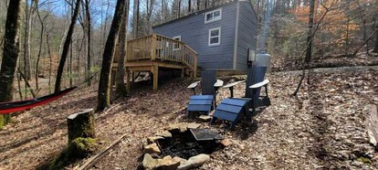 Amazing Pet-Friendly Tiny House Rental with Hot Tub in the Chattahoochee National Forest, Georgia - Suches, Georgia - glamping.directory