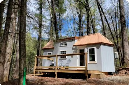 Amazing Pet-Friendly Tiny House Rental with Hot Tub in the Chattahoochee National Forest, Georgia - Suches, Georgia - glamping.directory