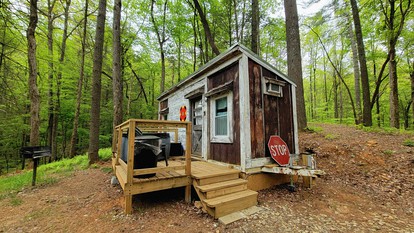 Amazing Pet-Friendly Tiny House Rental with Hot Tub in the Chattahoochee National Forest, Georgia - Suches, Georgia - glamping.directory