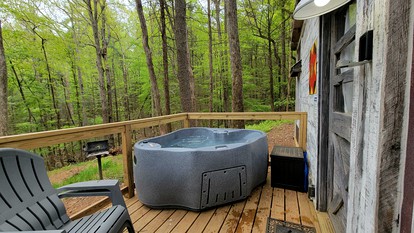 Amazing Pet-Friendly Tiny House Rental with Hot Tub in the Chattahoochee National Forest, Georgia - Suches, Georgia - glamping.directory