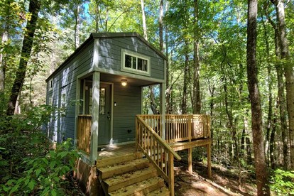 Amazing Pet-Friendly Tiny House Rental with Hot Tub in the Chattahoochee National Forest, Georgia - glamping.directory
