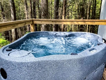 Amazing Pet-Friendly Tiny House Rental with Hot Tub in the Chattahoochee National Forest, Georgia - Suches, Georgia - glamping.directory
