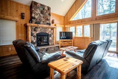 Spacious Luxury Log Cabin with Stone Fireplace & Screened Porch Near Superior National Forest, Babbitt MN - Babbitt, Minnesota - glamping.directory
