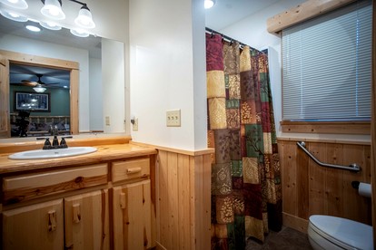 Spacious Luxury Log Cabin with Stone Fireplace & Screened Porch Near Superior National Forest, Babbitt MN - Babbitt, Minnesota - glamping.directory