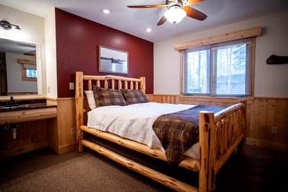 Spacious Luxury Log Cabin with Stone Fireplace & Screened Porch Near Superior National Forest, Babbitt MN - Babbitt, Minnesota - glamping.directory