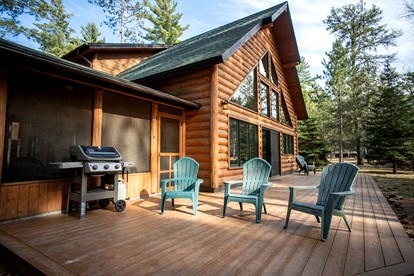Spacious Luxury Log Cabin with Stone Fireplace & Screened Porch Near Superior National Forest, Babbitt MN - Babbitt, Minnesota - glamping.directory