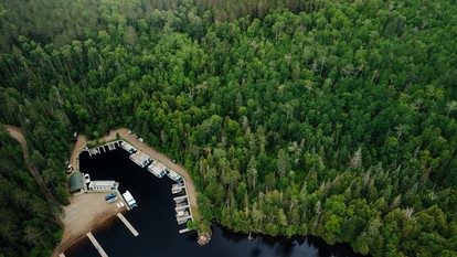 Spacious Luxury Log Cabin with Stone Fireplace & Screened Porch Near Superior National Forest, Babbitt MN - Babbitt, Minnesota - glamping.directory