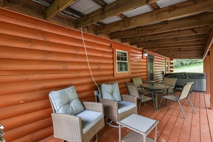 Serene and Secluded Log Cabin with Private Hot Tub in Hocking Hills, Perfect for a Family Glamping Retreat in Southeastern Ohio - Logan, Ohio - glamping.directory