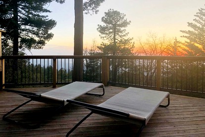 Contemporary Treetop Cabin with a Luxury Hot Tub in Idyllwild, California - Idyllwild, California - glamping.directory