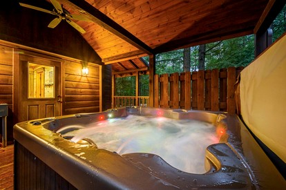 Spacious Cabin for 8 with Loft, Pool Table & Fireplace Near Broken Bow Lake - Broken Bow, Oklahoma - glamping.directory